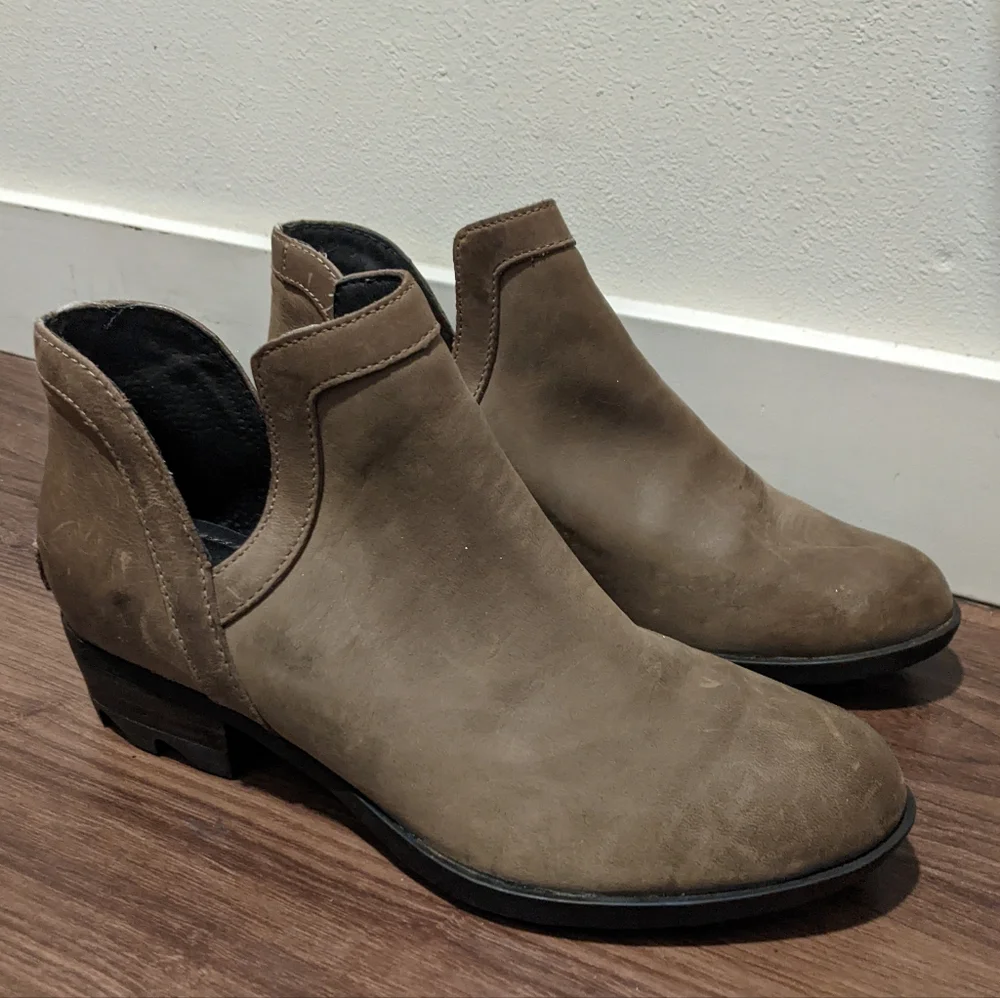 Sorel - Lolla Cut Out Bootsie Pull-On Bootie LL3264-240 | 8 | Sage Taupe Gray